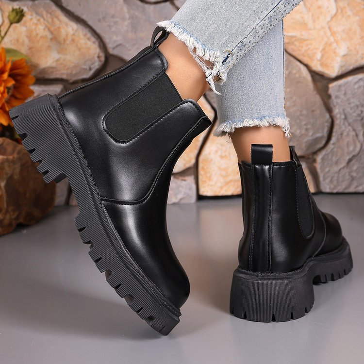 Street Fashion Winter 2025 - 2025 Klasik Kalın Tabanlı Kadın Kısa